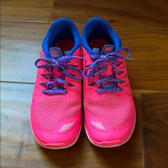 Nike Tennis Shoes - Picture 2 of 5